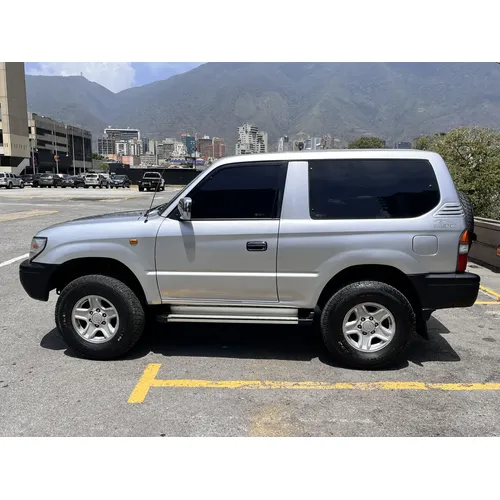 Toyota Land Cruiser Prado Merú 2005 Plateado Caracas