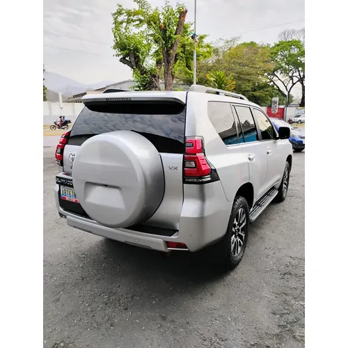 Toyota Land Cruiser Prado 2022 Plateado Girardot