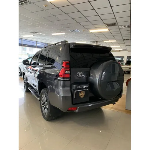 Toyota Land Cruiser Prado VX 2023 Gris Girardot