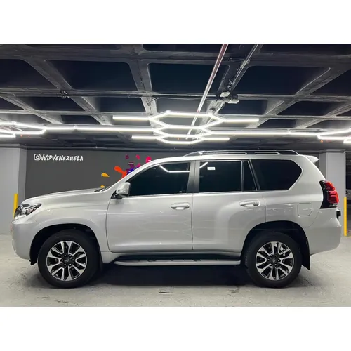 Toyota Prado VX 2022 Plateado Caracas
