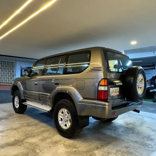 Toyota Prado 2005 Gris Caracas