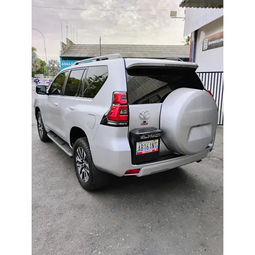 Toyota Land Cruiser Prado 2022 Plateado Girardot