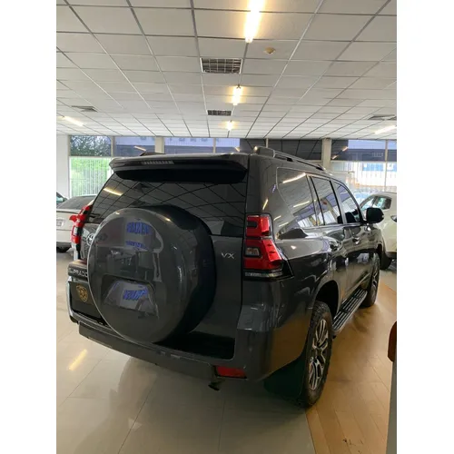 Toyota Land Cruiser Prado VX 2023 Gris Girardot