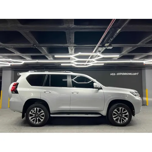 Toyota Prado VX 2022 Plateado Caracas