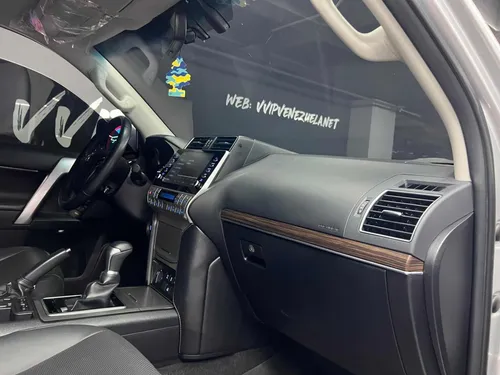 Toyota Prado VX 2022 Plateado Caracas