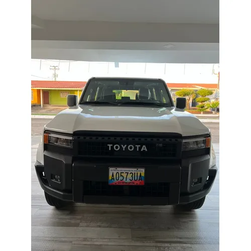 Toyota Prado TX 2026 Blanco Caracas