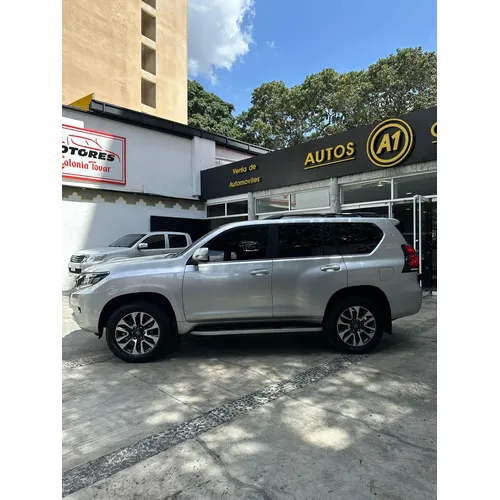 Toyota Land Cruiser Prado VX 2024 Plateado Caracas