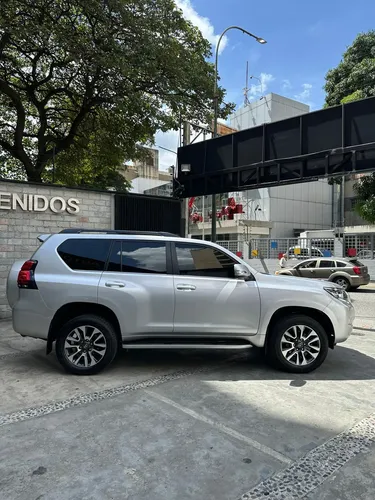 Toyota Land Cruiser Prado VX 2024 Plateado Caracas