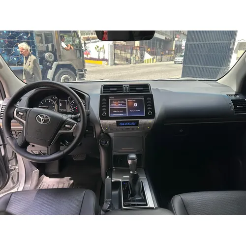 Toyota Land Cruiser Prado VX 2024 Plateado Caracas