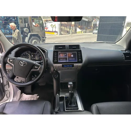 Toyota Prado VX 2024 Plateado Caracas