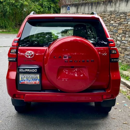 Toyota Prado VX 2023 Rojo Caracas