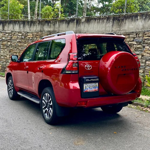 Toyota Prado VX 2023 Rojo Caracas