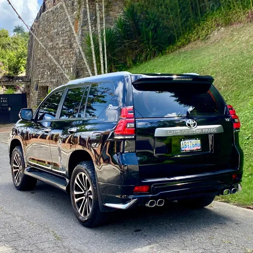 Toyota Prado VX 2022 Negro Caracas