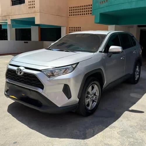 Toyota RAV4 XLE 2023 Gris Valencia
