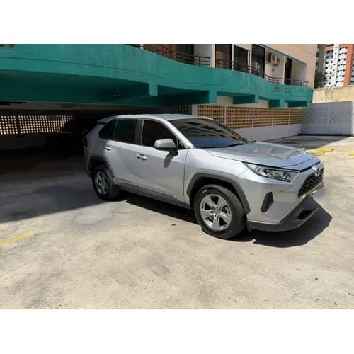 Toyota RAV4 XLE 2023 Gris Valencia3