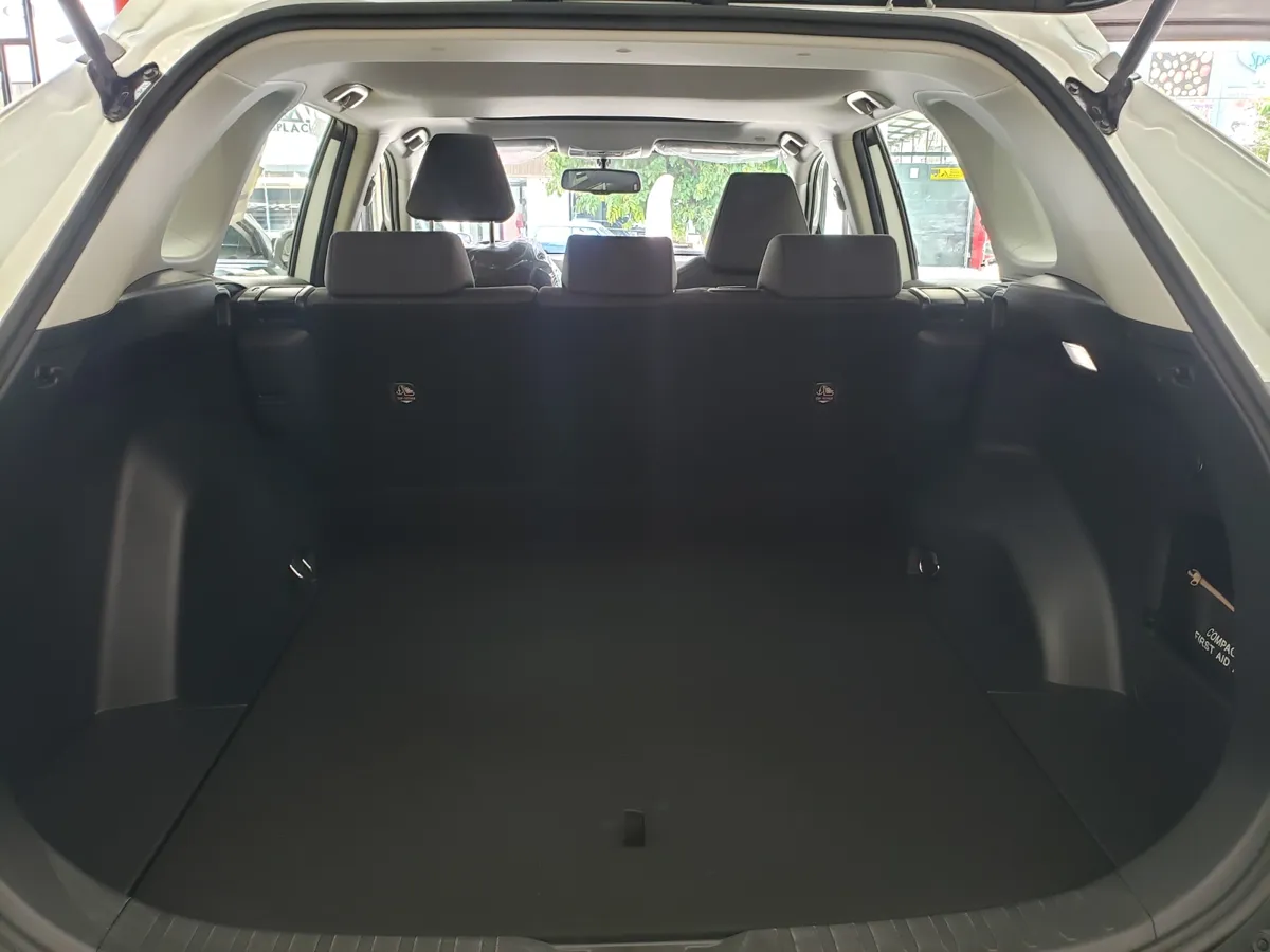 Toyota RAV4 suv 2024 blanco11