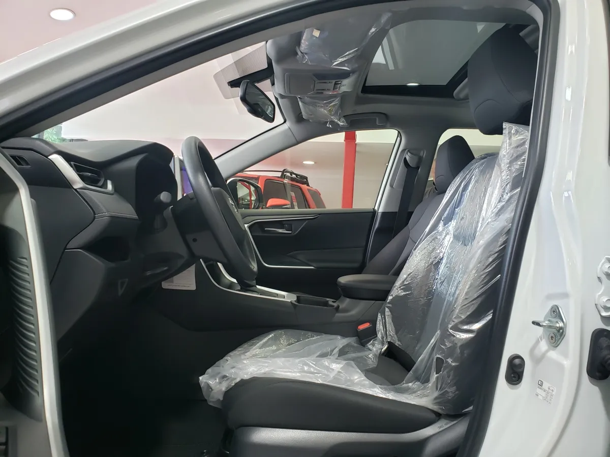 Toyota RAV4 suv 2024 blanco6