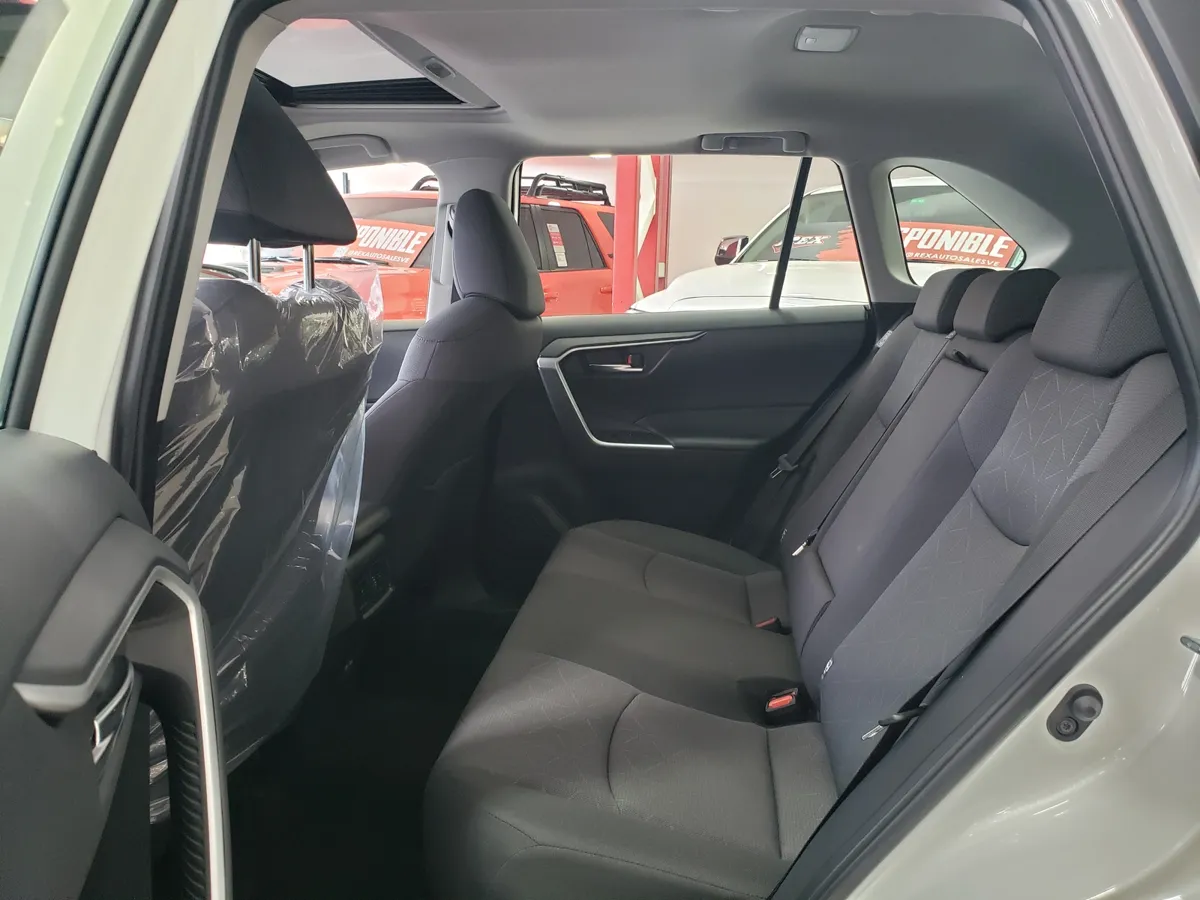 Toyota RAV4 suv 2024 blanco7