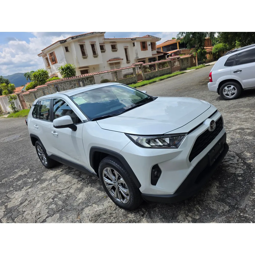 Toyota RAV4 2025 Blanco Caracas