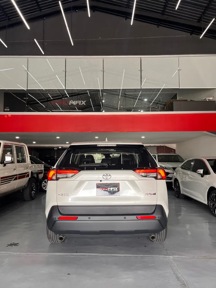 Toyota RAV4 2025 Blanco Caracas