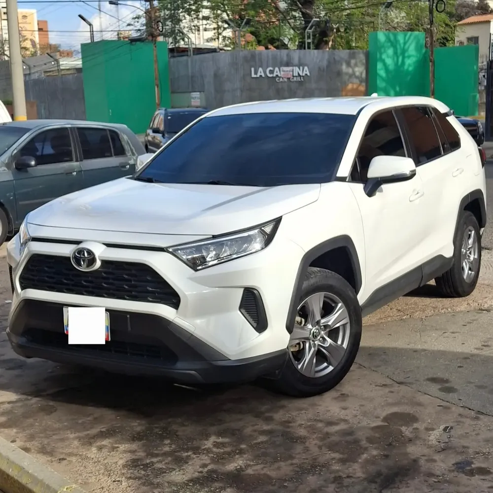 Toyota RAV4 XLE 2023 Negro Maracaibo