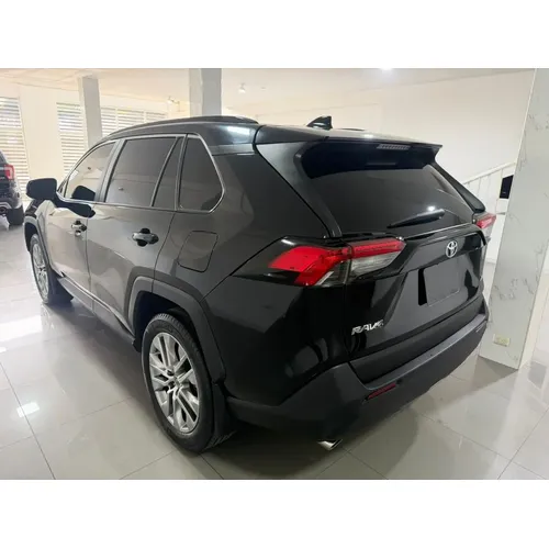 Toyota RAV4 XLE 2023 Negro Maracaibo
