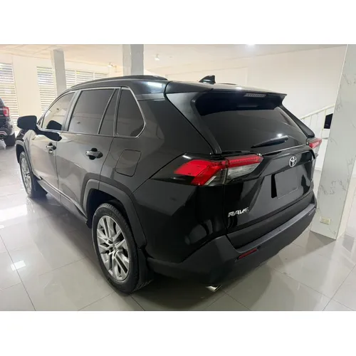 Toyota RAV4 XLE 2023 Negro Maracaibo