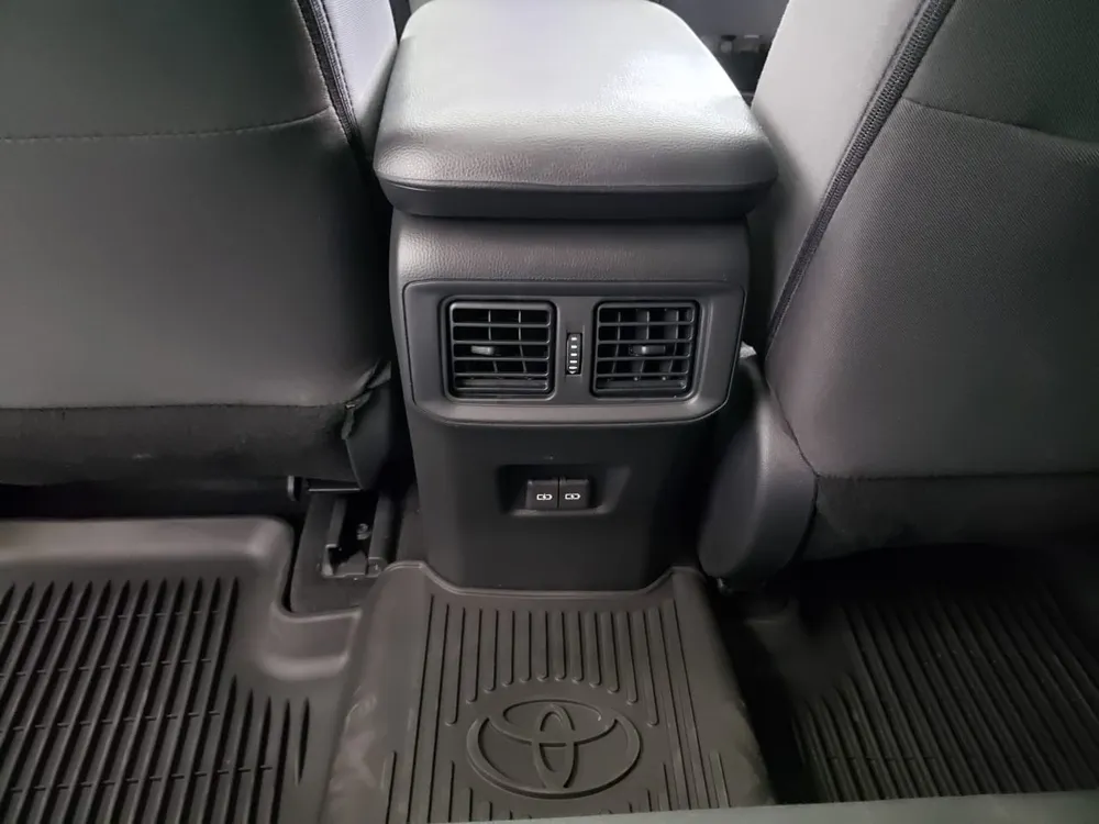 Toyota RAV4 2023 Gris Caracas