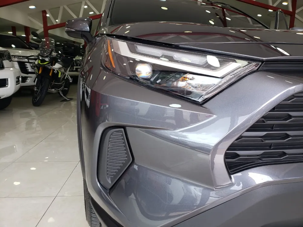 Toyota RAV4 2023 Gris Caracas
