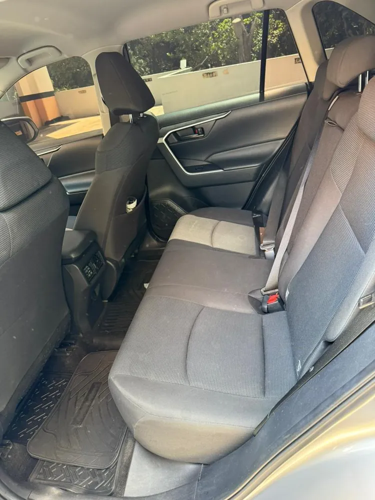 Toyota RAV4 XLE 2023 Gris Valencia