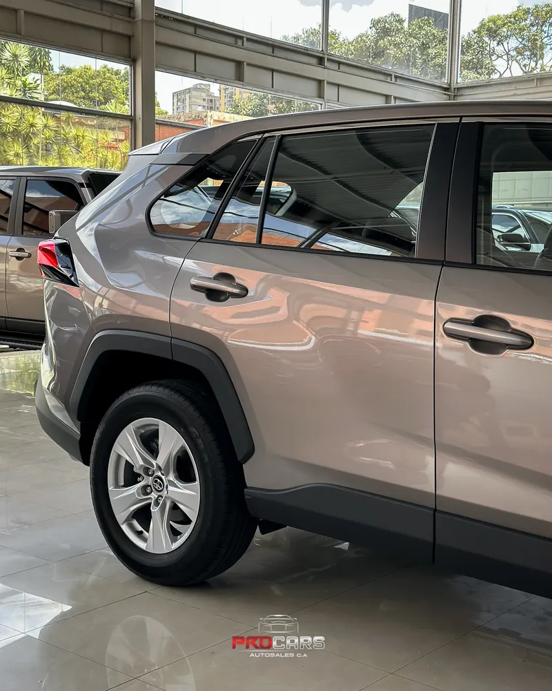 Toyota RAV4 2025 Dorado Caracas