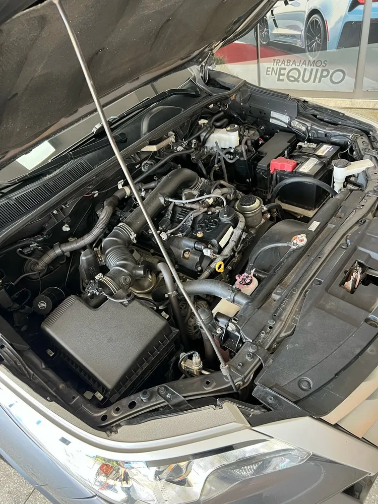 Toyota RAV4 XLE 2023 Gris Valencia