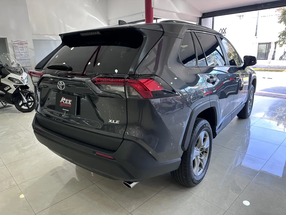 Toyota RAV4 2023 Gris Caracas