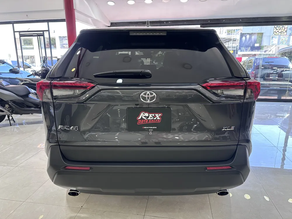 Toyota RAV4 2023 Gris Caracas