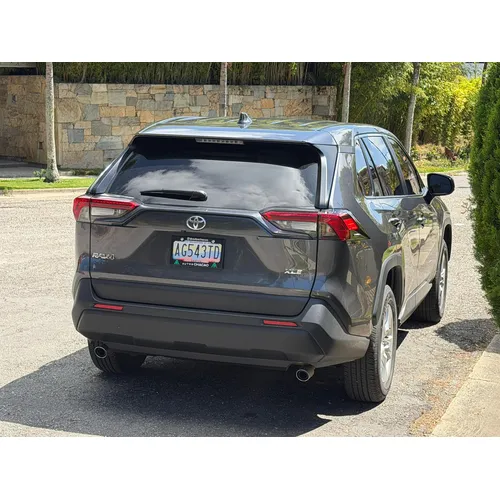 Toyota RAV4 2024 Gris Caracas