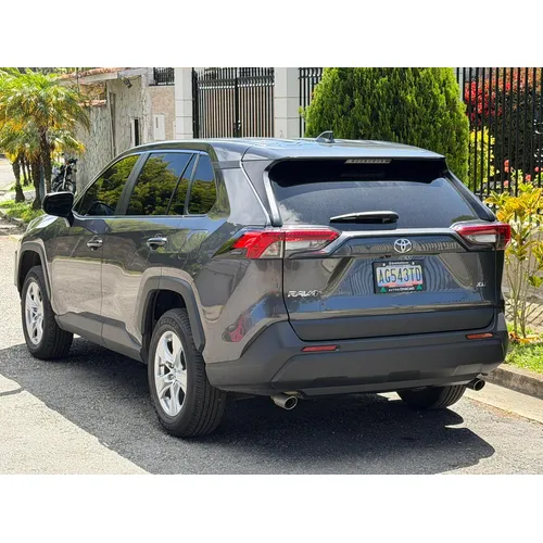 Toyota RAV4 2024 Gris Caracas