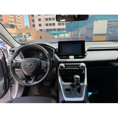 Toyota RAV4 XLE 2023 Gris Valencia