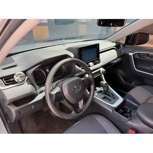 Toyota RAV4 XLE 2023 Gris Valencia