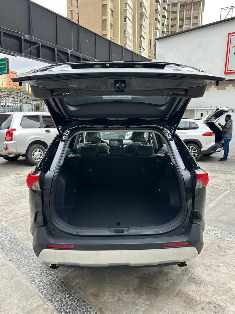 Toyota RAV4 AWD 2025 Negro Caracas