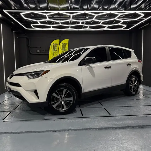 Toyota RAV4 LE 2016 Blanco Caracas