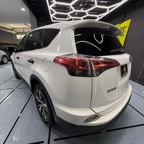 Toyota RAV4 LE 2016 Blanco Caracas