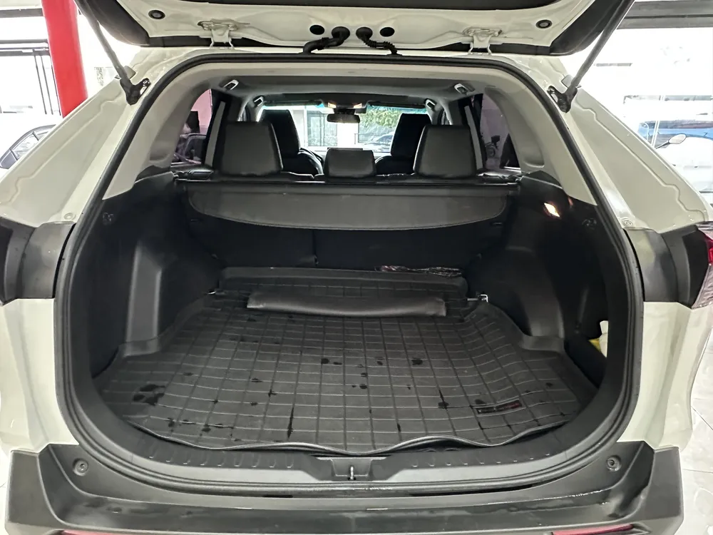 Toyota RAV4 XLE 2021 Blanco Caracas