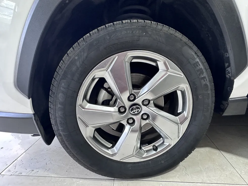 Toyota RAV4 XLE 2021 Blanco Caracas