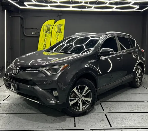 Toyota RAV4 XLE 2016 Gris Caracas