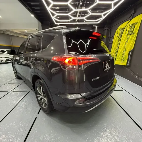 Toyota RAV4 XLE 2016 Gris Caracas