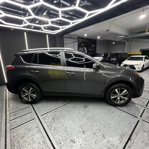 Toyota RAV4 XLE 2016 Gris Caracas