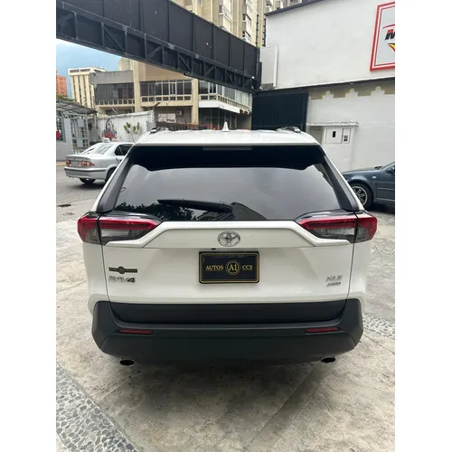 Toyota RAV4 XLE 2019 Blanco Caracas