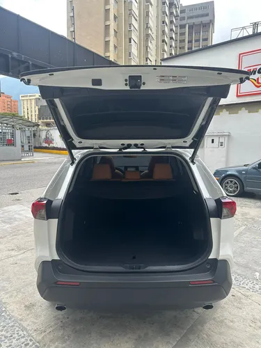 Toyota RAV4 XLE 2019 Blanco Caracas