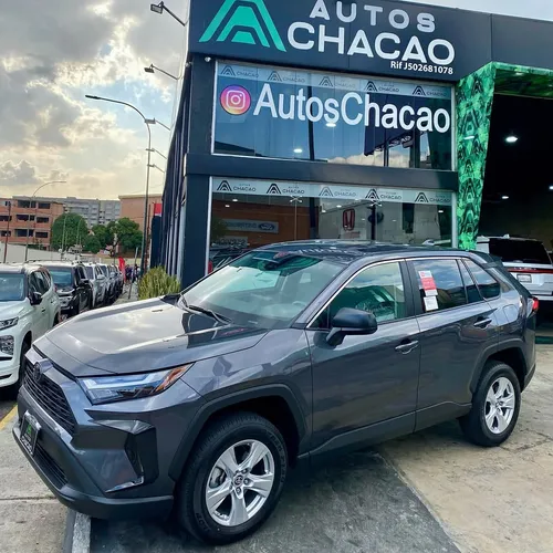 Toyota RAV4 XLE 2024 Gris Caracas