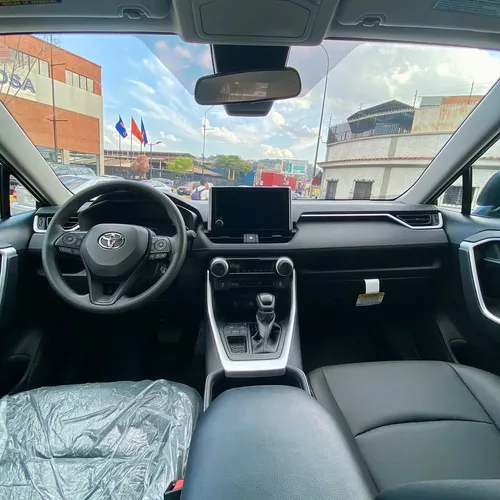 Toyota RAV4 XLE 2024 Gris Caracas